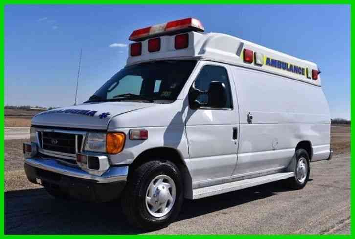 Ford E-350 Super Duty Ambulance (2006)