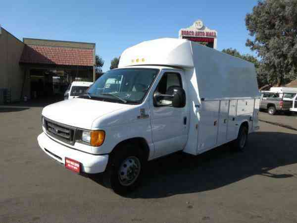 FORD E450 DSL -- (2006)