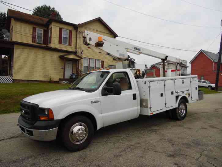 Ford F-350 SUPER DUTY SERVICE BUCKET 32FT BOOM TRUCK (2006)