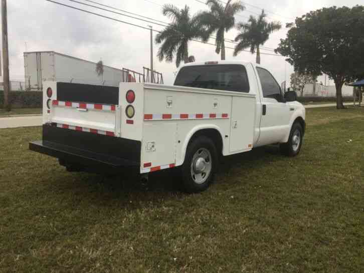 Ford F250 SERVICE UTILITY TRUCK LIKE NEW LOW MILES (2006)