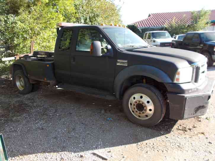 Ford F450 Wrecker tow truck (2006)