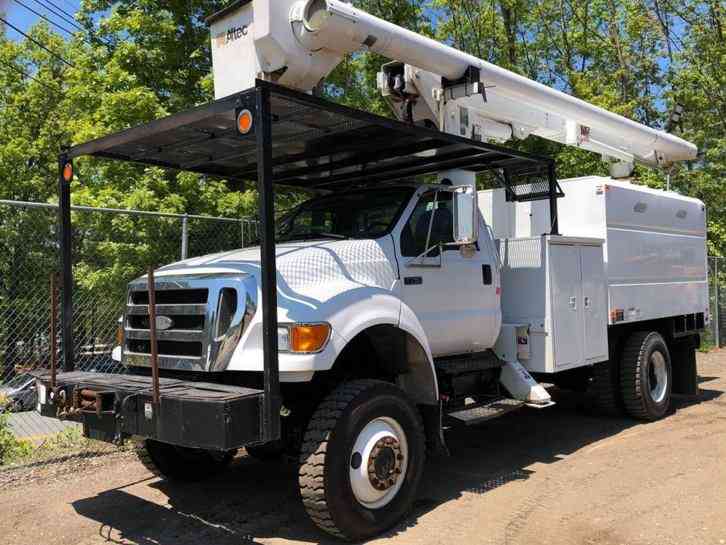 Ford F750 FORESTRY BUCKET TRUCK (2006)