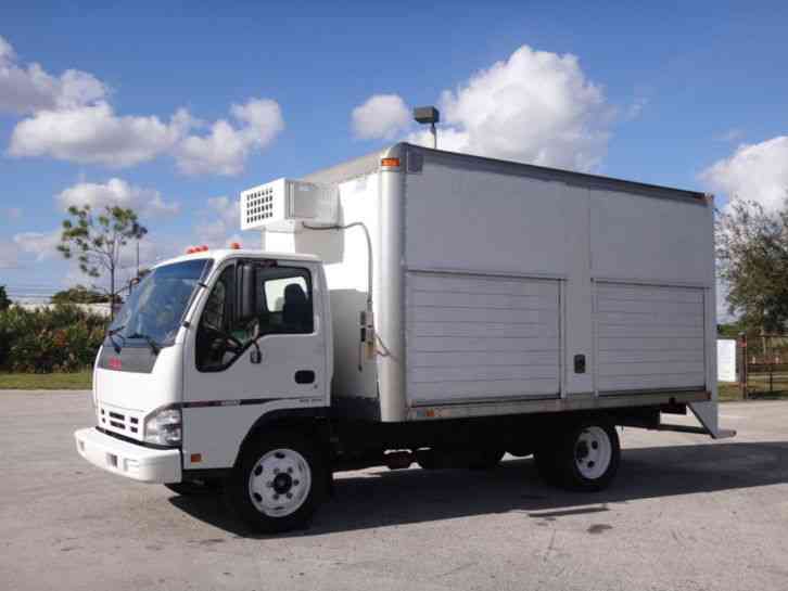 GMC W4500 Box Truck (2006)