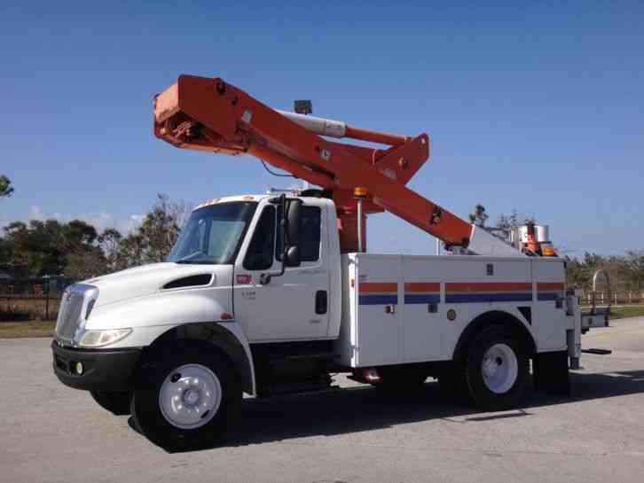 International 4300 Bucket Truck (2006)