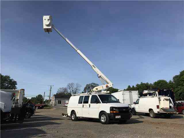 Chevrolet Express 3500 Cargo Van -- (2007)