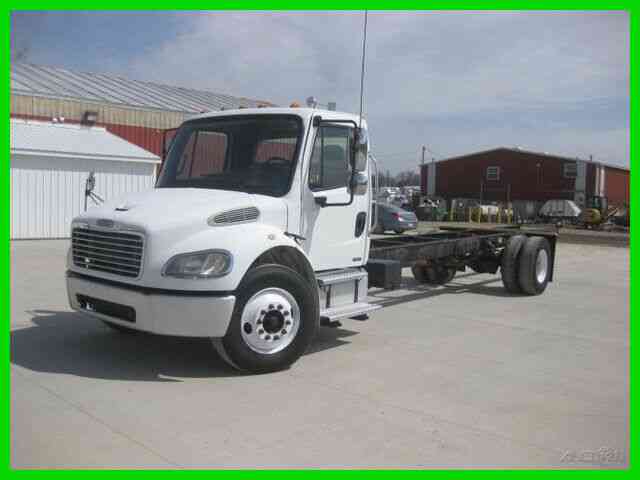 FREIGHTLINER M2 C7 CAT AUTO ''UNDER CDL''' CAB AND CHASSIS (2007)