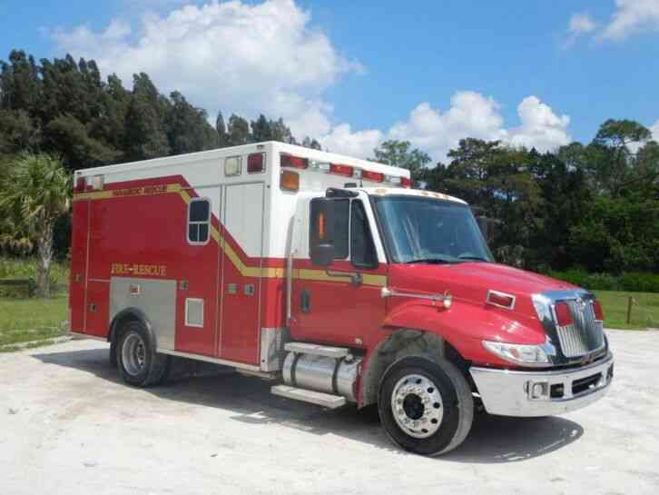 International 4300 Ambulance (2007)