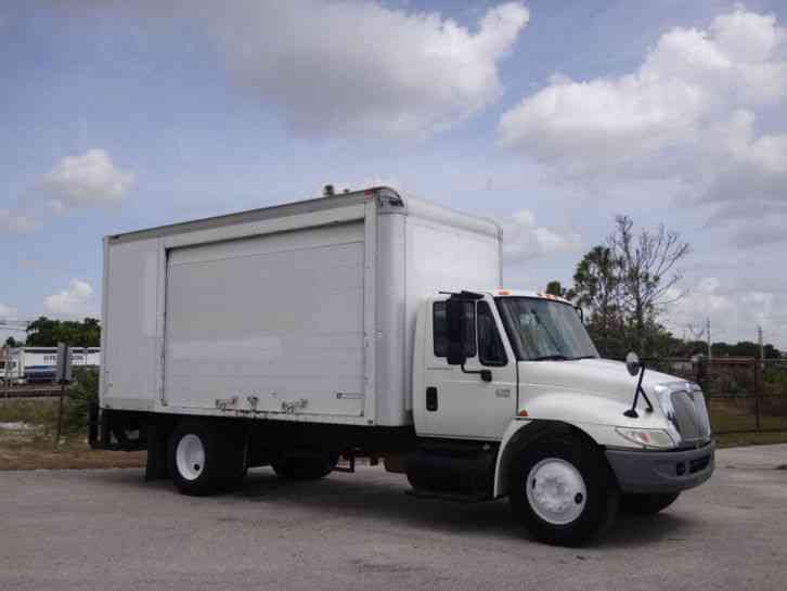 International 4300 Box Truck (2007)