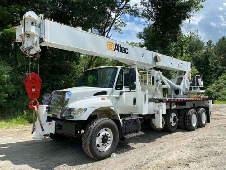 International 7500 Altec 26 Ton Ride On Crane (2007)