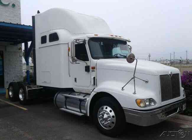 International ISX 450 Sleeper Semi Truck (2007)