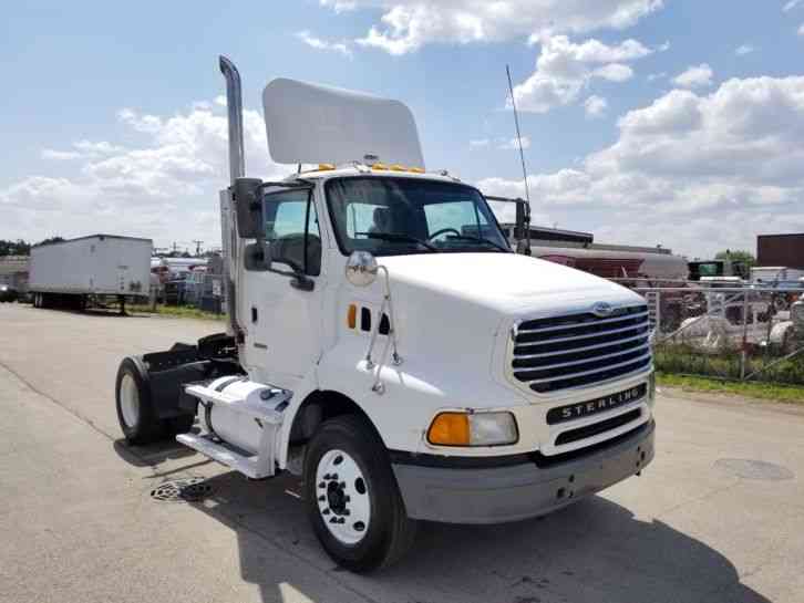 Sterling Freightliner A9500 Single Axle Day Cab Tractor 370HP Day Cab (2007)