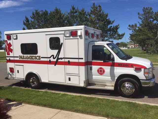 Ford E-450/McCoy Miller Ambulance Type III Medic 163SE MCcoy Miller Highly Desirable Unit Top of the Line (2008)