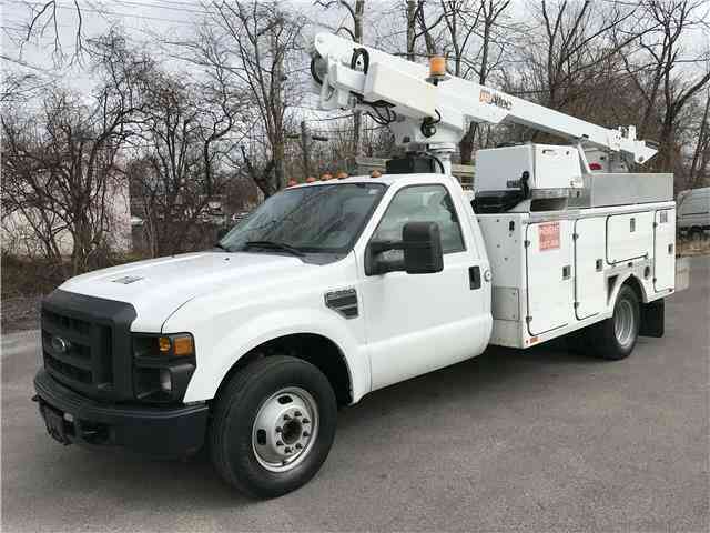 Ford F-350 DRW Bucket Truck XL One Owner Altec (2008)