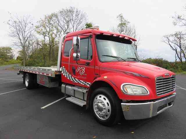 Freightliner M2 Business Class Ext Cab -- (2008)