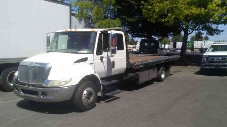 International 4300 Extended Cab (2008)