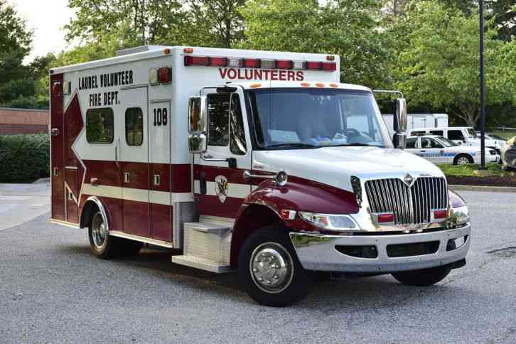 International 4300 SBA LP 4x2 Ambulance (2008)