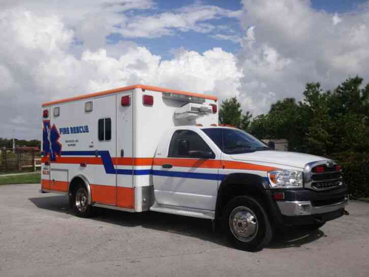 Dodge Ram 4500 Ambulance (2009)