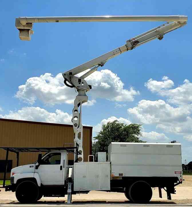 GMC C7500 CHIPPER TRUCK 75FT BOOM, PONY MOTOR (2009)