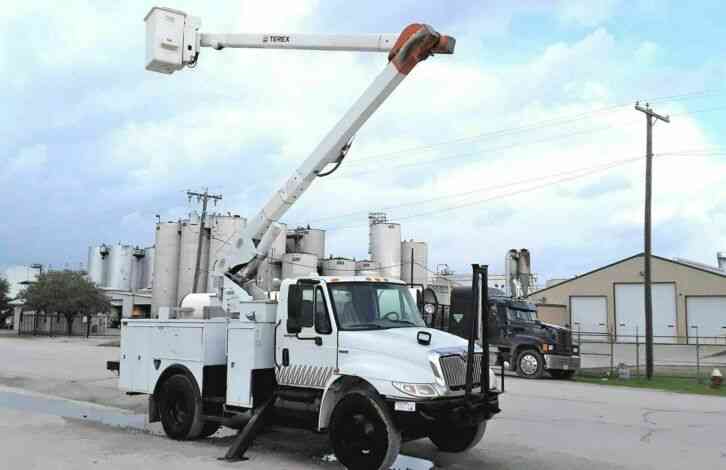 International 4300 55FT TEREX INSULATED BOOM (2009)
