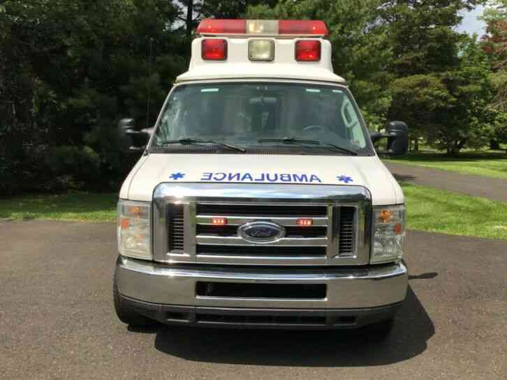 FORD E350 ambulance (2010)