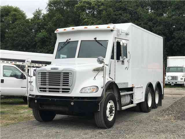Freightliner M2 112 ARMORED TRUCK -- (2010)