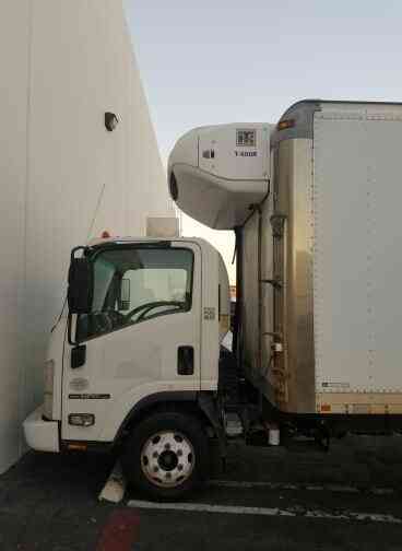 Isuzu 16ft Reefer/Freezer Box Truck NPR - HD (2010)