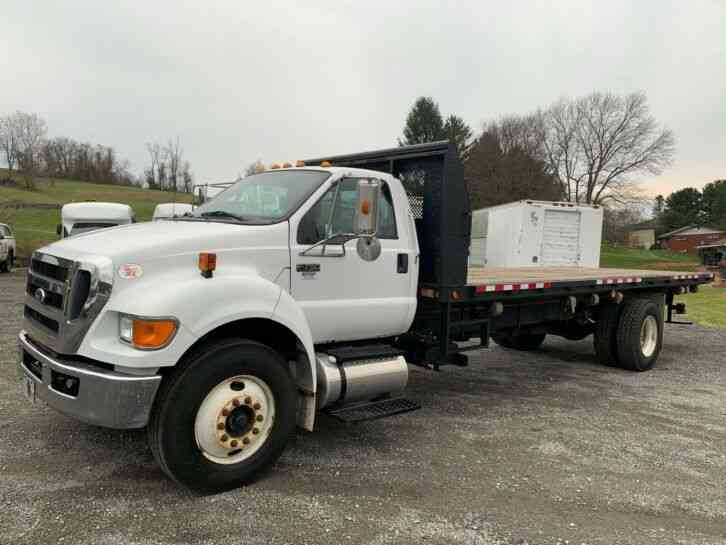 Ford F-750 24FT FLATBED DELIVERY TRUCK (2011)