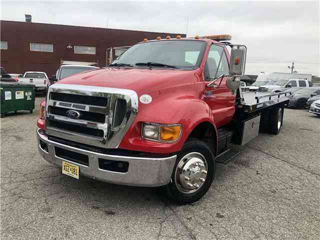 FORD F650 TOW TRUCK -- (2011)