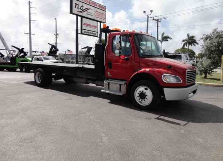 Freightliner BUSINESS CLASS M2 106 AIR BRAKES. AIR SUSPENSION. . 22FT FLATBED. . (2011)