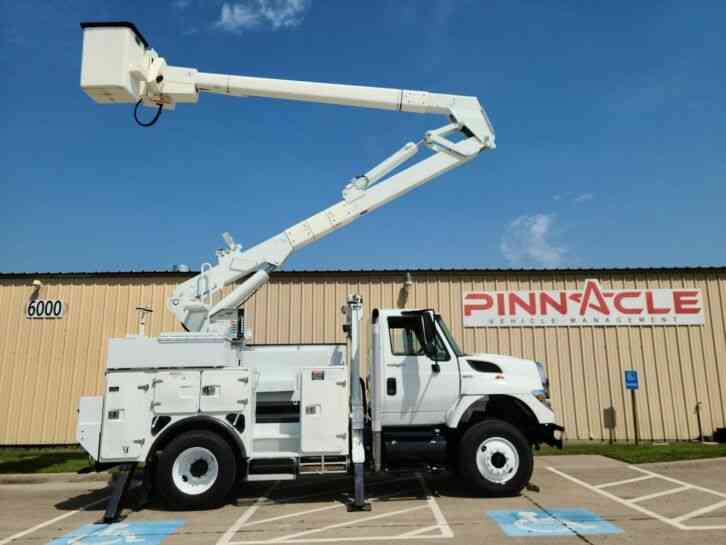International Hr46M MATERIAL HANDLER DT466 BUCKET TRUCK (2011)