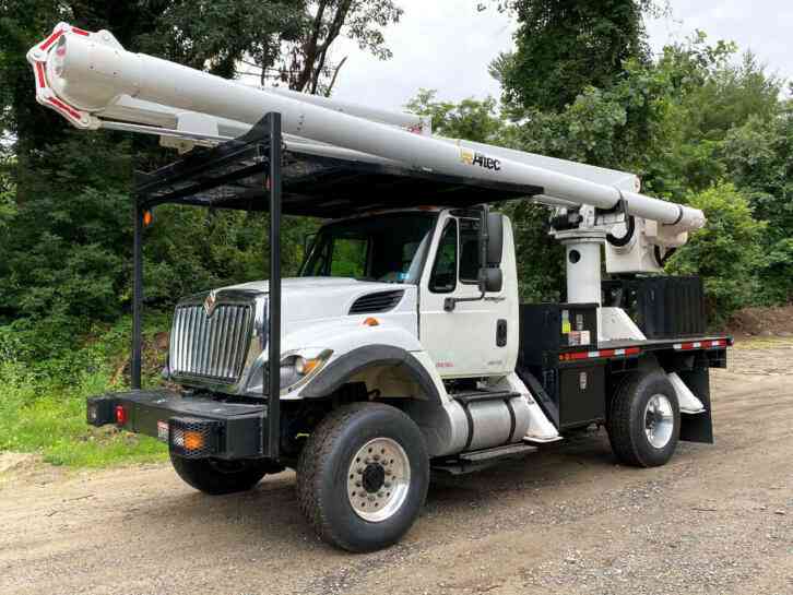 International 7300 4x4 Altec Rear Mount Bucket Truck (2011)
