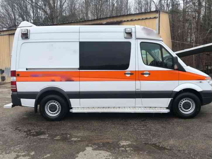 Mercedes-Benz TYPE II DEMERS AMBULANCE (2011)