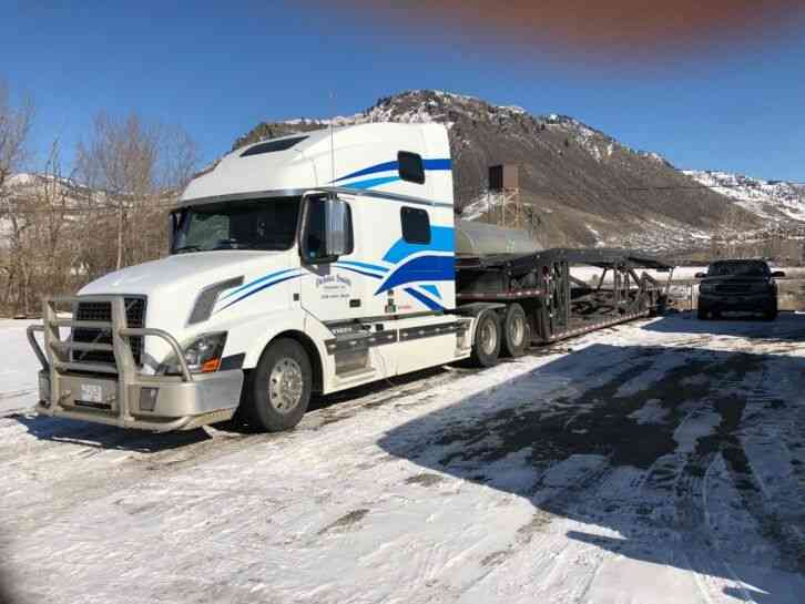 VOLVO 780VN with 7 car commercial auto hauler (2011)
