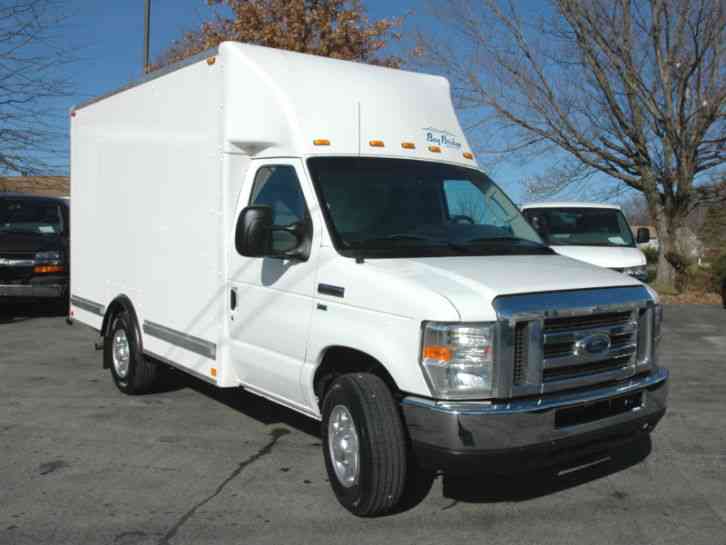 Ford 12 FT CUTAWAY BOX TK (2012) Van / Box Trucks