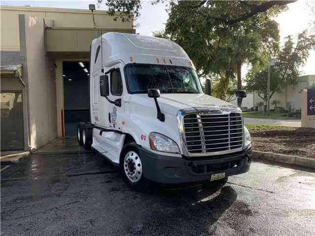 FREIGHTLINER CALL FRED 786-412-0557 -- (2012)