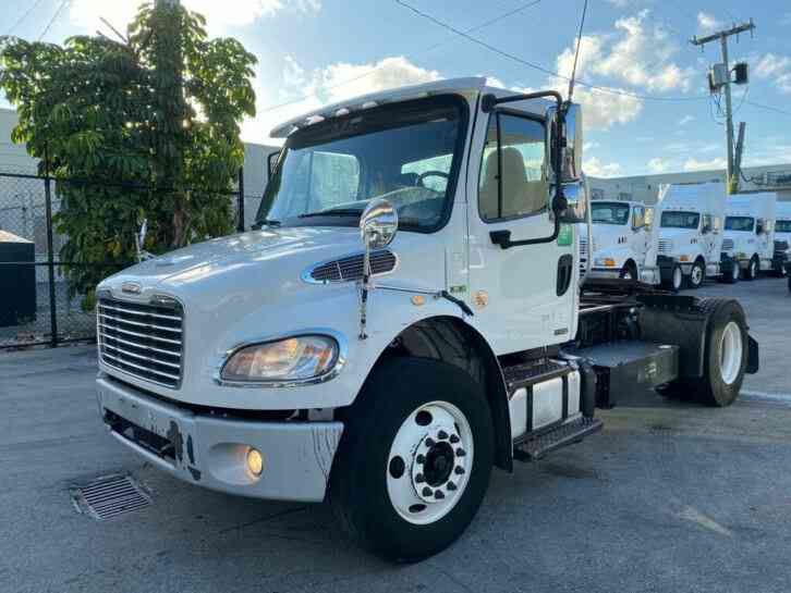 Freightliner M2 106 S/A Day Cab (2011)