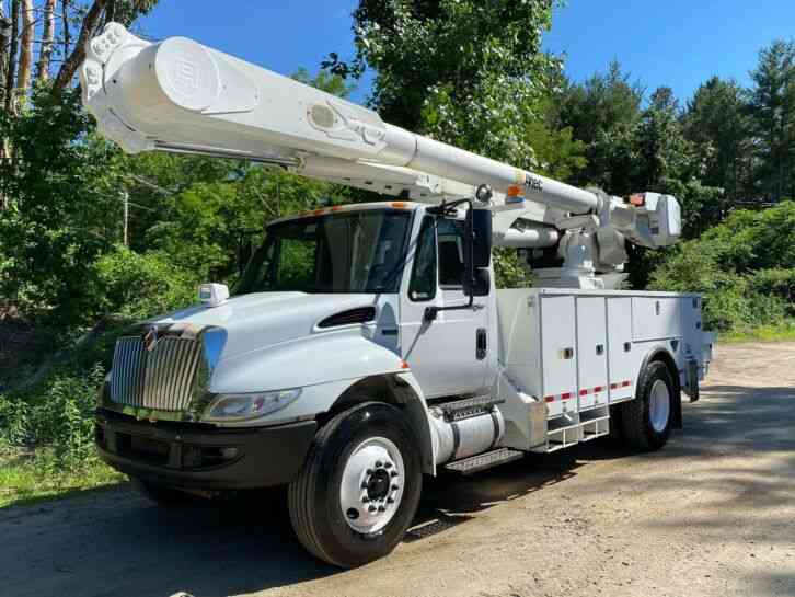 International 4300 altec 60’ material handler bucket truck (2012)