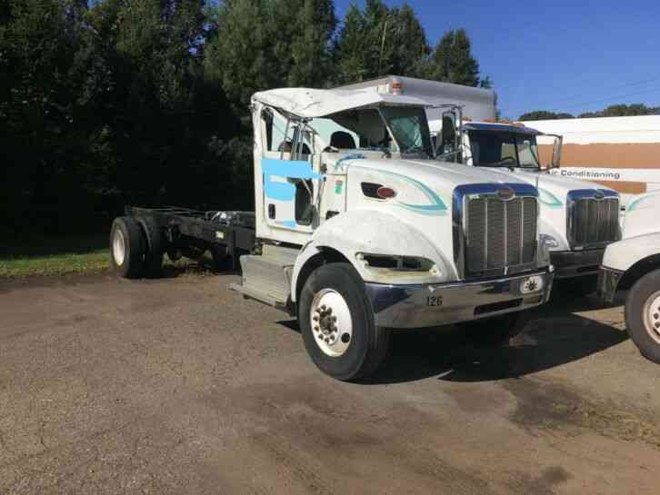 Peterbilt PB348 Cab and chassis (2012)