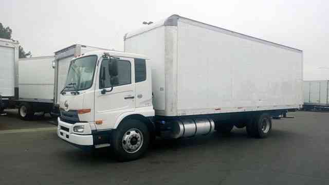 UD 2600 Truck 27ft Box 26, 000# GVWR 120k miles Auto (2012)