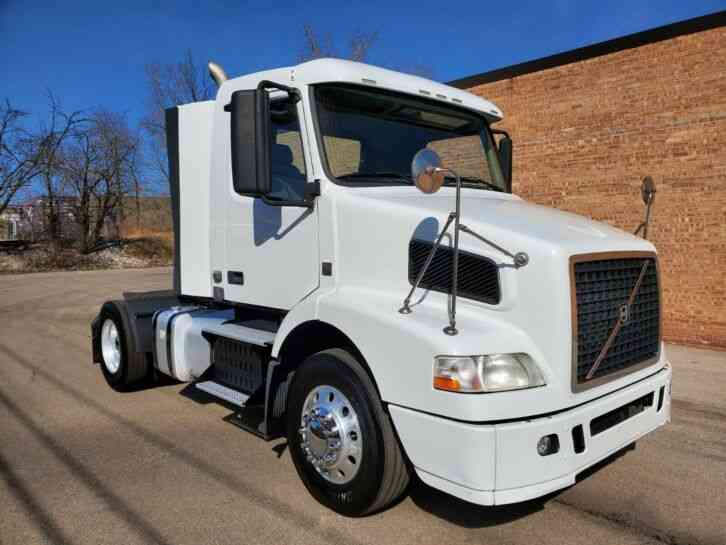 Volvo Single Axle Day Cab Auto 247K 425HP VNL One Owner Great Runner Delivery Available (2012)