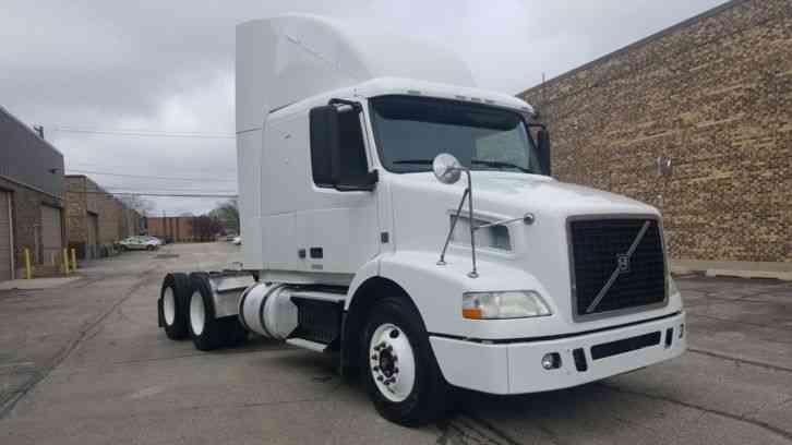 Volvo VNL430 D13 12 Speed I Shift Automatic 425hp VNL Low Miles Speeper Cab Semi Road Tractor (2012)