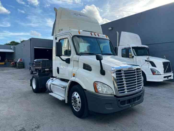 Freightliner Cascadia Day Cab S/A (2013)
