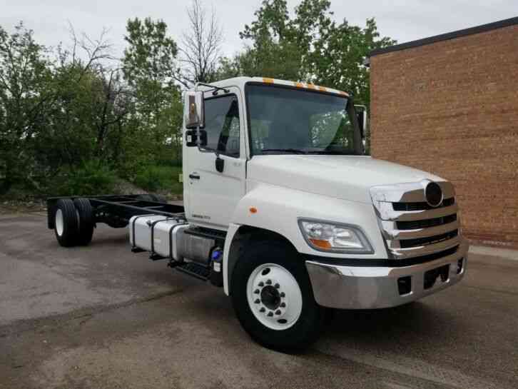 Hino Under CDL 164K Miles Cab & Chassis 268 Box Reffer Tow Truck Diesel -- (2013)