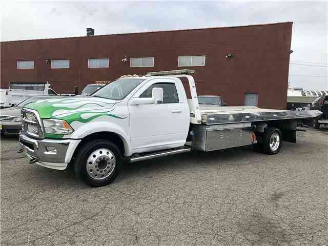 DODGE 5500 TOW TRUCK -- (2014)