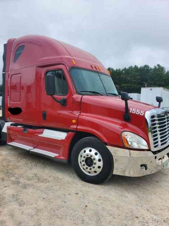 Freightliner Cascade Conventional Sleeper Semi W/ 07 Reefer Trailer (2014)