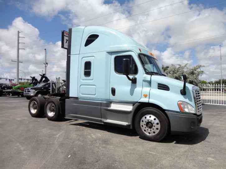 Freightliner CASCADIA CONVENTIONAL TANDEM AXLE SLEEPER TRACTOR TRUCK (2014)