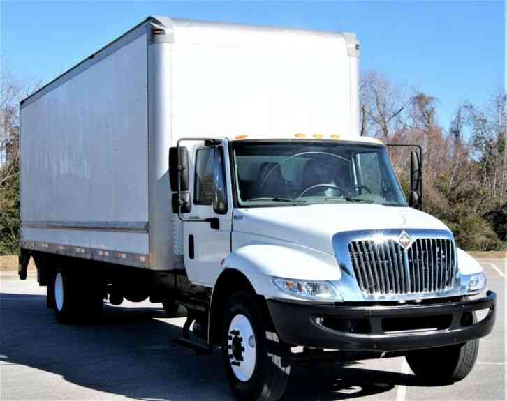 International 4300 26' Straight Truck Cargo Truck 102 X 103 Box (2014)