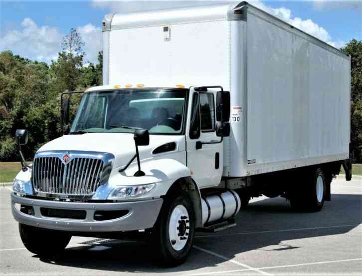 International 4300 26' Straight Truck Cargo Truck NO CDL (2014)