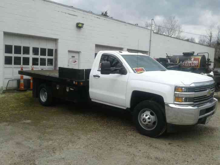 Chevrolet 3500 HD two wheel drive flatbed W/T (2015)