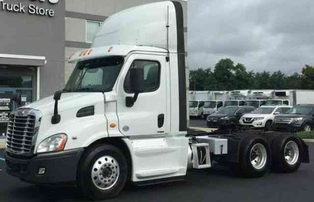Freightliner Cascadia DAY CAB (2015)